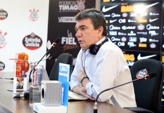 Andrés diz focar no Corinthians e critica pedidos para São Paulo entregar jogo