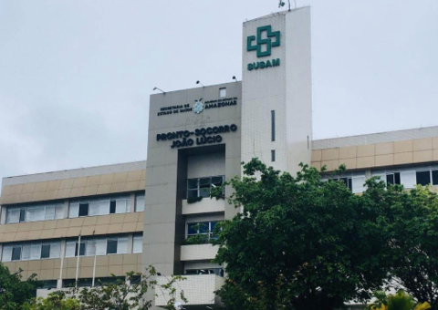 Homem sofre tentativa de assassinato enquanto bebia em rua de Manaus