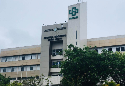 Homem sofre tentativa de assassinato enquanto bebia em rua de Manaus