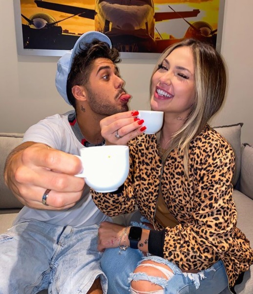 Zé Felipe e Virgínia Fonseca anunciam noivado com menos de 1 mês de namoro