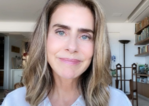 Maitê Proença compartilha vídeo dançando de biquíni: 'Pulando solta e pelada'