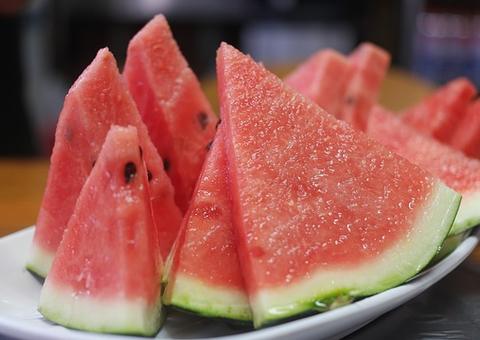 Suco detox de melancia e gengibre; confira receita