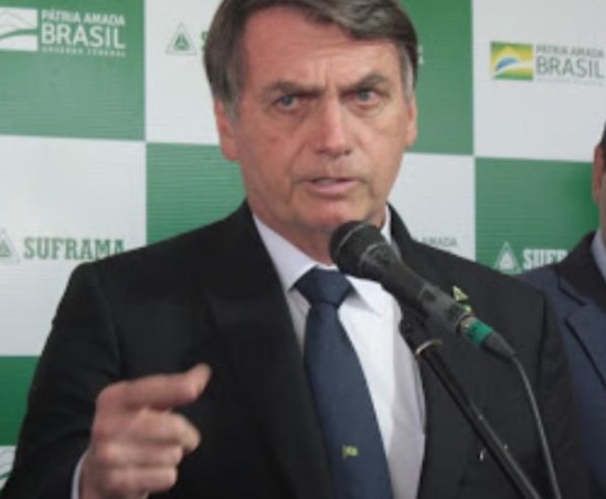 Bolsonaro é denunciado por genocídio e crime contra a humanidade em Haia