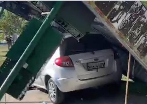 Motorista bêbado destrói ponto e atropela mototaxista em Manaus 