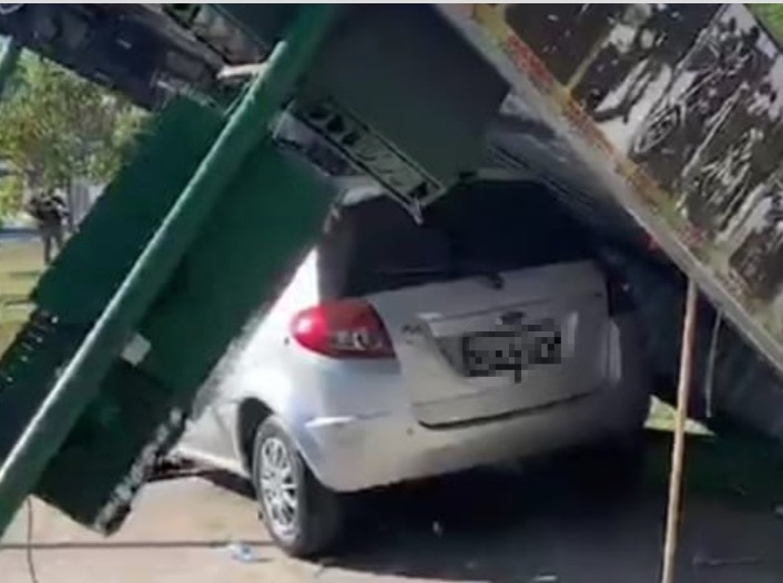 Motorista bêbado destrói ponto e atropela mototaxista em Manaus 