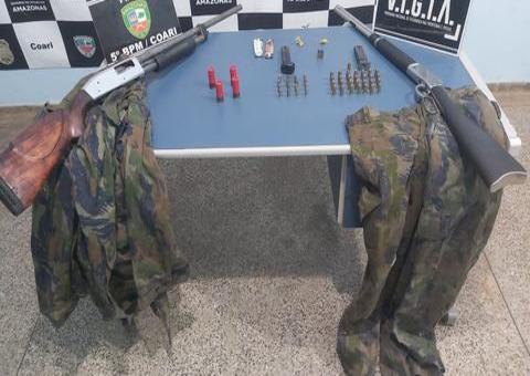 Polícia apreende armas e bote usados em crimes de pirataria no rio Solimões