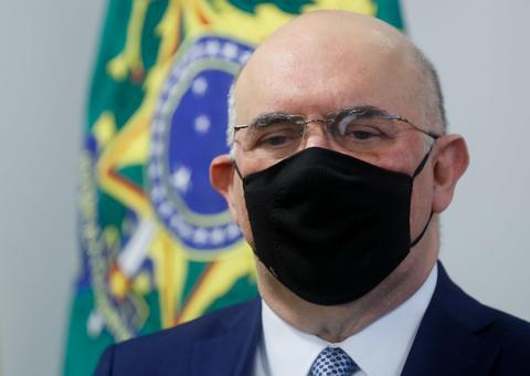 Ministro da Educação tem alta médica após ser internado por complicações da Covid-19 