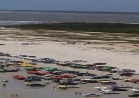 Maré leva carros de luxo após moradores furarem quarentena para ir à praia