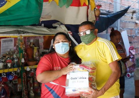Manaus Solidária doa cestas básicas para quilombo São Benedito