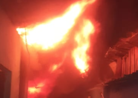 Vídeo: Incêndio em estância deixa famílias em desespero em Manaus