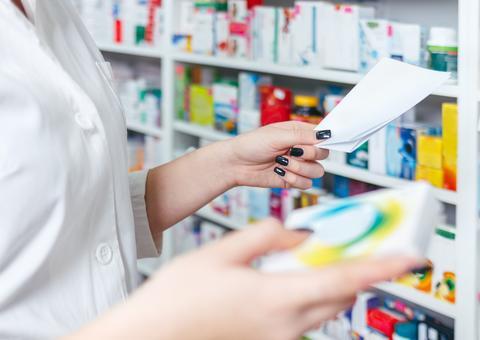 Bolsonaro sanciona projeto que amplia validade de receita médica