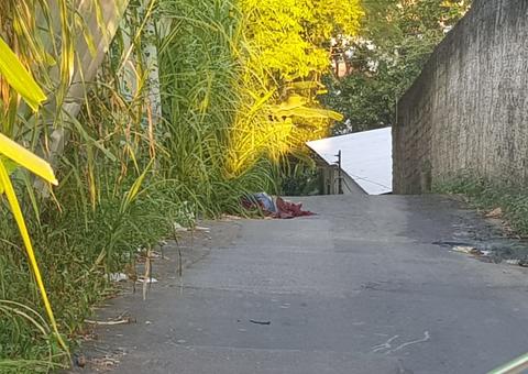 Enrolado em rede, jovem é encontrado morto em beco de Manaus