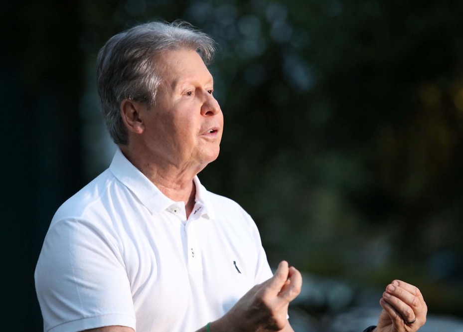 Prefeito de Manaus recebe alta após enfrentar Covid-19