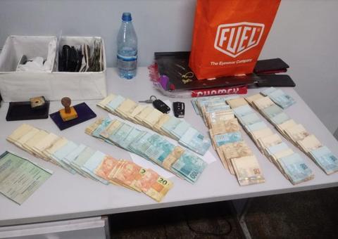 Homem é preso com quase R$ 70 mil do tráfico em carro   em Manaus