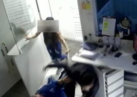 Vídeo: Porteiro é espancado após pedir para jovens diminuírem volume de som