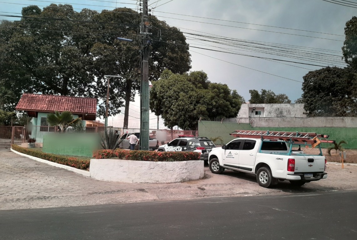 Casas de condomínio são flagradas desviando energia em Manaus 
