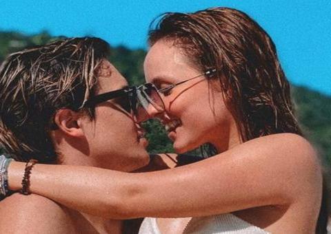 Larissa Manoela sensualiza em fotos quentes aos beijos com namorado na praia 