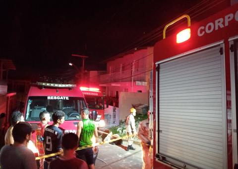 Famílias afetadas por incêndio em estância recebem assistência em Manaus