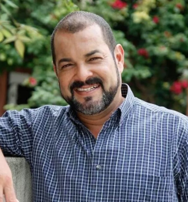 Ator morre após ser atingido por carro e atropelado três vezes; motorista fugiu