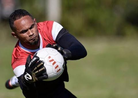 Mesmo com críticas, Rio Branco confirma goleiro Bruno como reforço