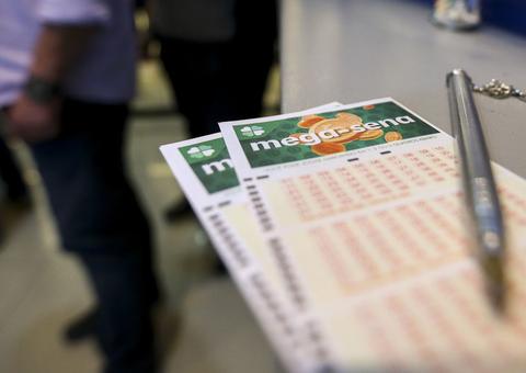 Mega-Sena pode pagar hoje R$ 6,6 milhões