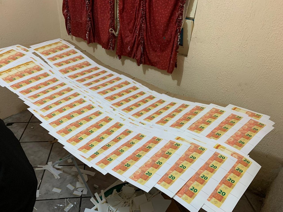 Grupo é preso suspeito de falsificar R$ 2 milhões em laboratório gráfico