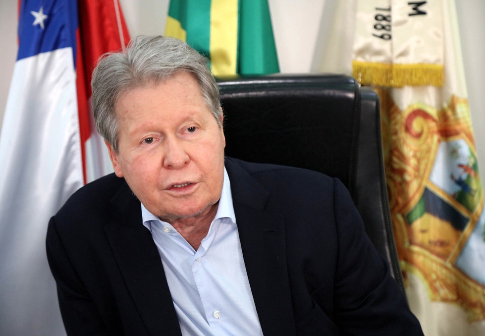 Após um mês, Arthur Neto completa tratamento contra Covid-19 