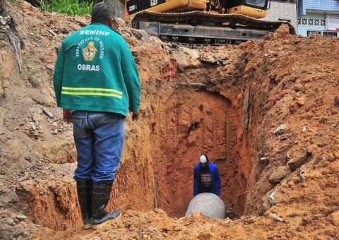Igarapés de Manaus continuam a ter serviço de dragagem