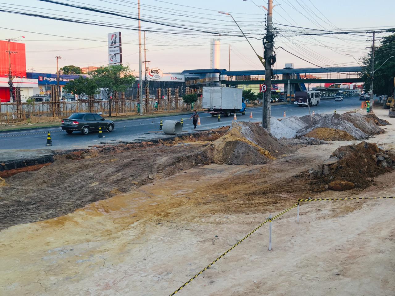 Funcionário fica soterrado durante acidente em obra da Prefeitura de Manaus 