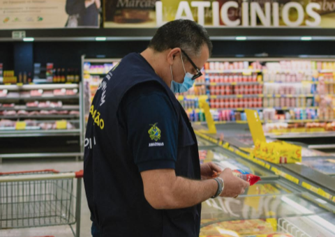 Quase 50 quilos de alimentos vencidos são apreendidos no DB em Manaus