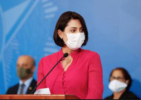 Michelle Bolsonaro testa positivo para Covid-19, diz governo