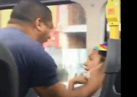 Sem máscara, homem agride passageira por não usar máscara; Veja vídeo