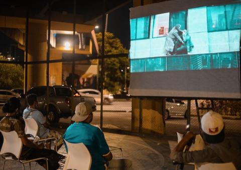 Projeto Girassol realiza sessão de cinema para população em situação de rua