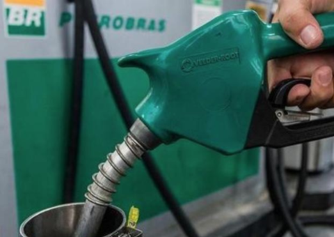 Petrobras reduz preço da gasolina pela primeira vez desde abril