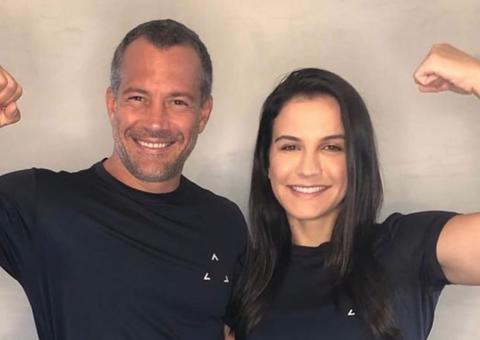 Grávidos, Malvino Salvador e Kyra Gracie posam com família completa