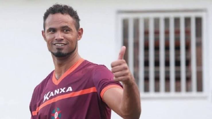 Técnica do Rio Branco se demite após clube contratar goleiro Bruno