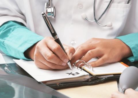 Médico é preso com arsenal após sacar arma para cliente dentro de consultório