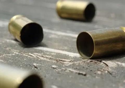 Jovem morre ao trocar tiros com a polícia em beco de Manaus