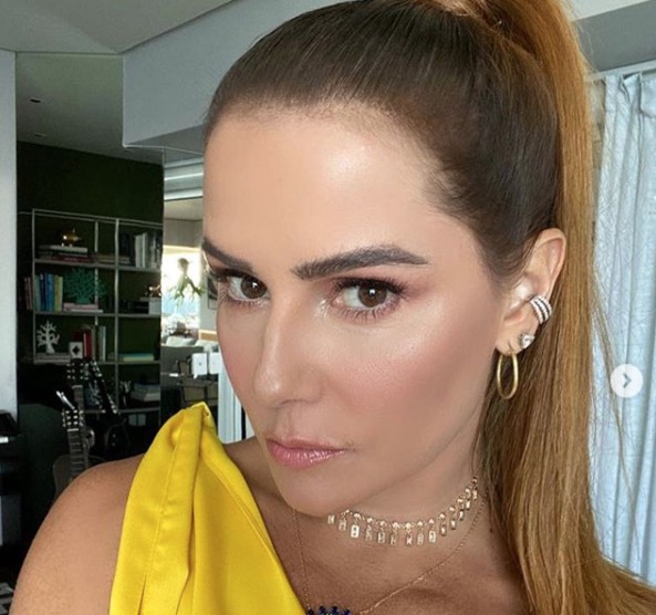 Deborah Secco realiza live com famosas para comemorar o Dia do Orgasmo 