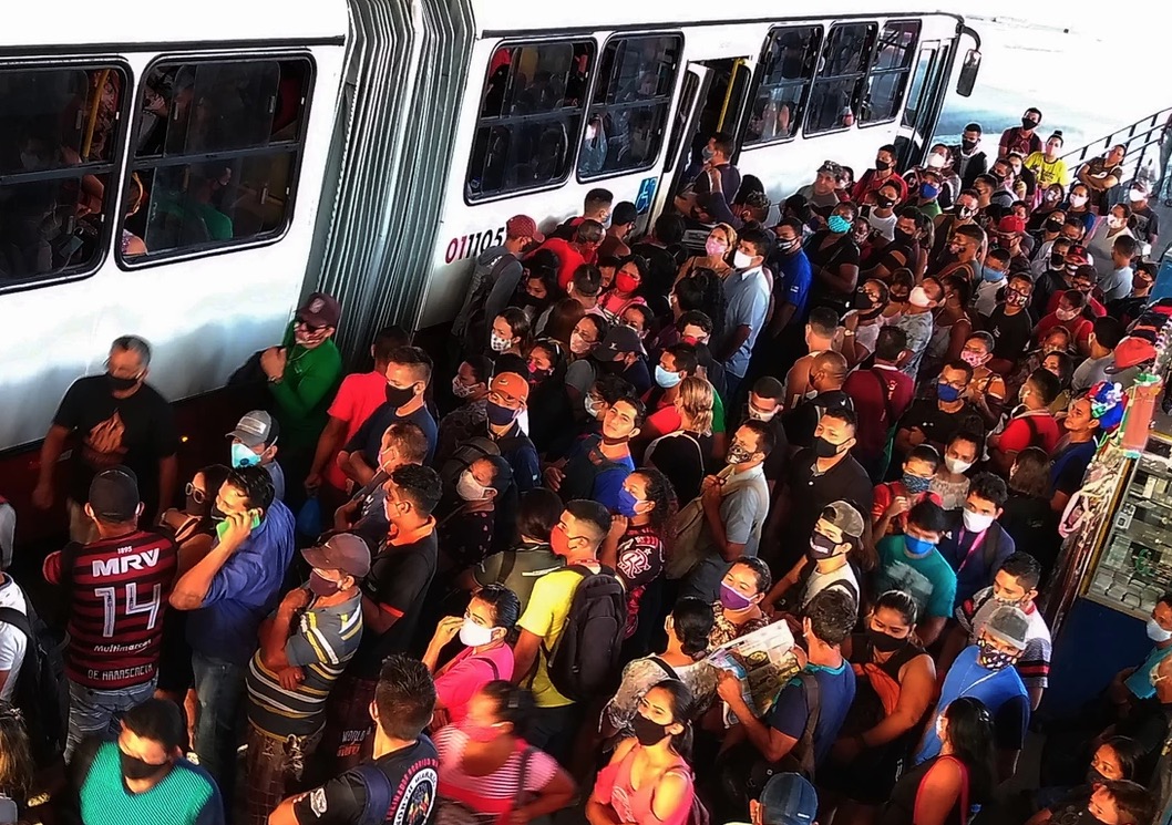 Vereador sugere antecipar em uma hora rotas matinais dos ônibus em Manaus