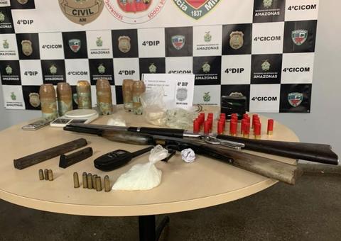 Dupla é presa com espingardas e munições pesadas em Manaus