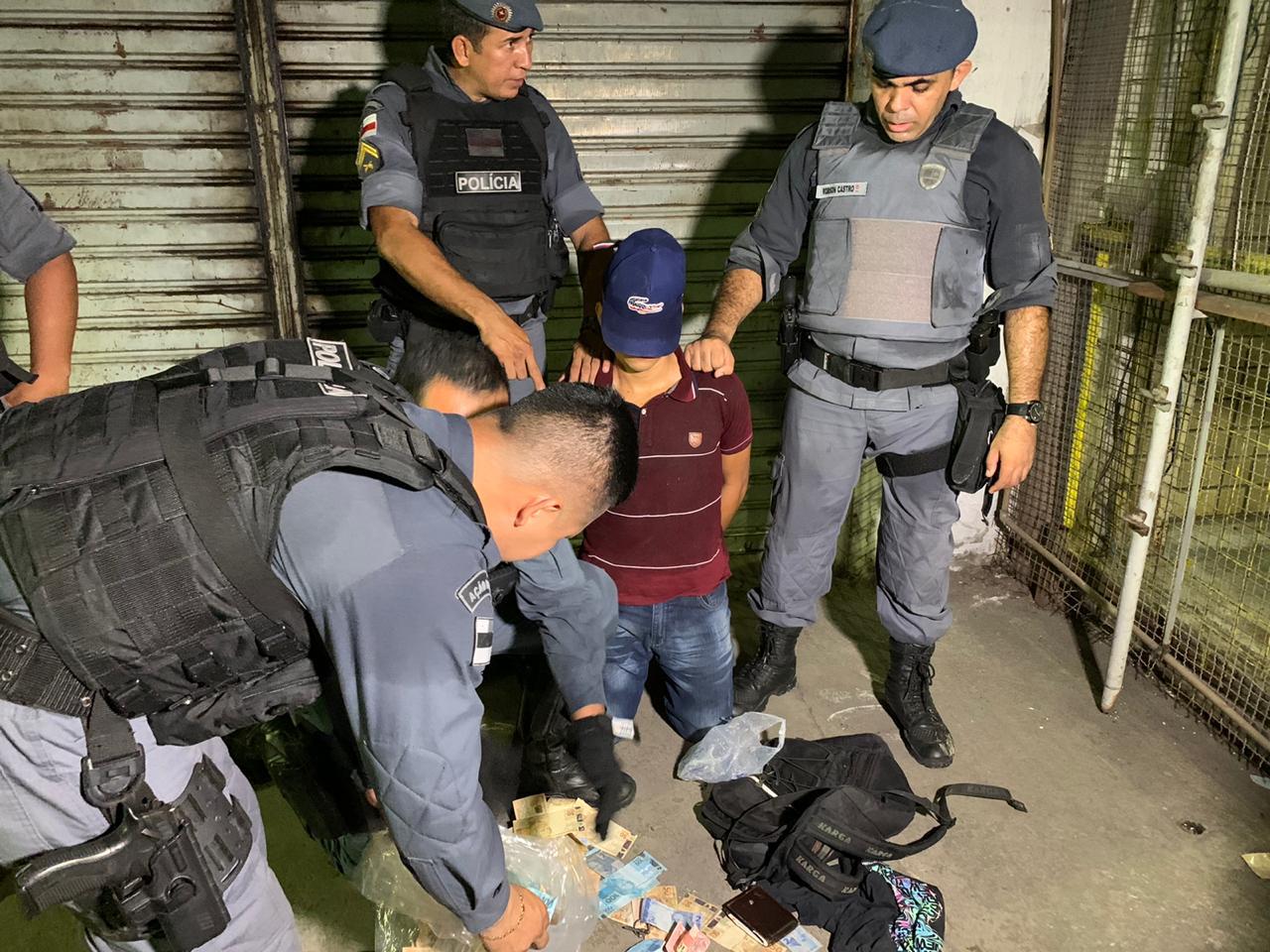 Donos e funcionários de loja são feitos reféns durante assalto no Centro de Manaus 