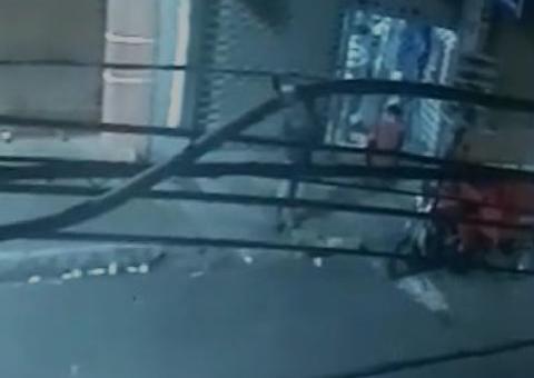 Vídeo mostra suspeitos de assalto entrando em loja no Centro de Manaus 