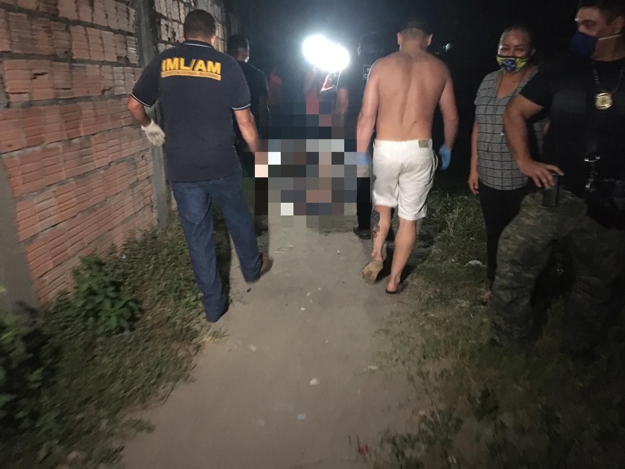 Após ser espancado, corpo de homem é encontrado boiando em igarapé de Manaus