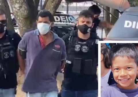 Padrasto é preso suspeito de torturar e matar menino de 7 anos afogado em lamaçal 