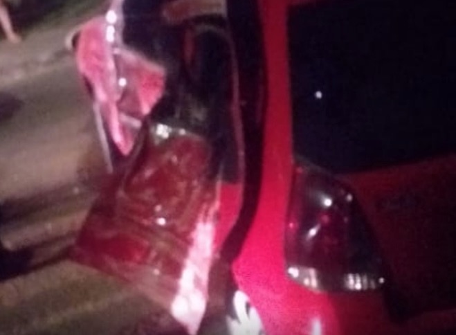 Mulher morre e outras três ficam feridas após carro bater em lixeira de concreto no Amazonas