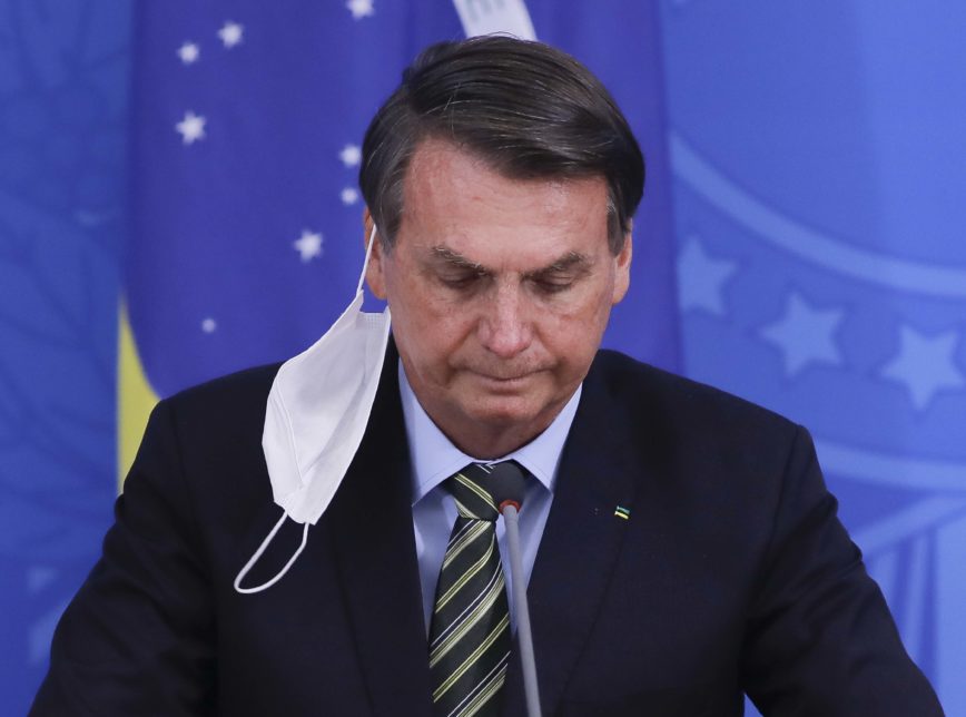 Bolsonaro diz que auxílio emergencial pode 'arrebentar' economia