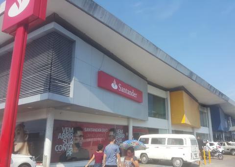 Bando invade agência bancária e faz gerente refém em Manaus 