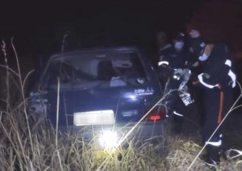 Homem mata a mulher a facadas, fere dois filhos e morre ao bater o carro 