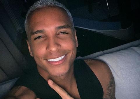 Jogador do Palmeiras tatua o nome de 14 amigos e choca seguidores